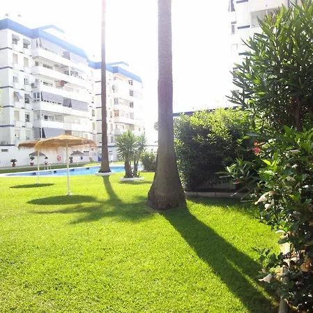 Costamar, Primera Linea De Playa, 3 Dormitorios, 2 Banos, Vistas Al Mar, Internet Wifi Y Garaje, Ideal Parejas Y Familias Benalmádena
