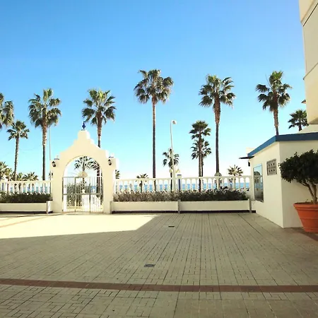 Costamar, Primera Linea De Playa, 3 Dormitorios, 2 Banos, Vistas Al Mar, Internet Wifi Y Garaje, Ideal Parejas Y Familias Benalmádena
